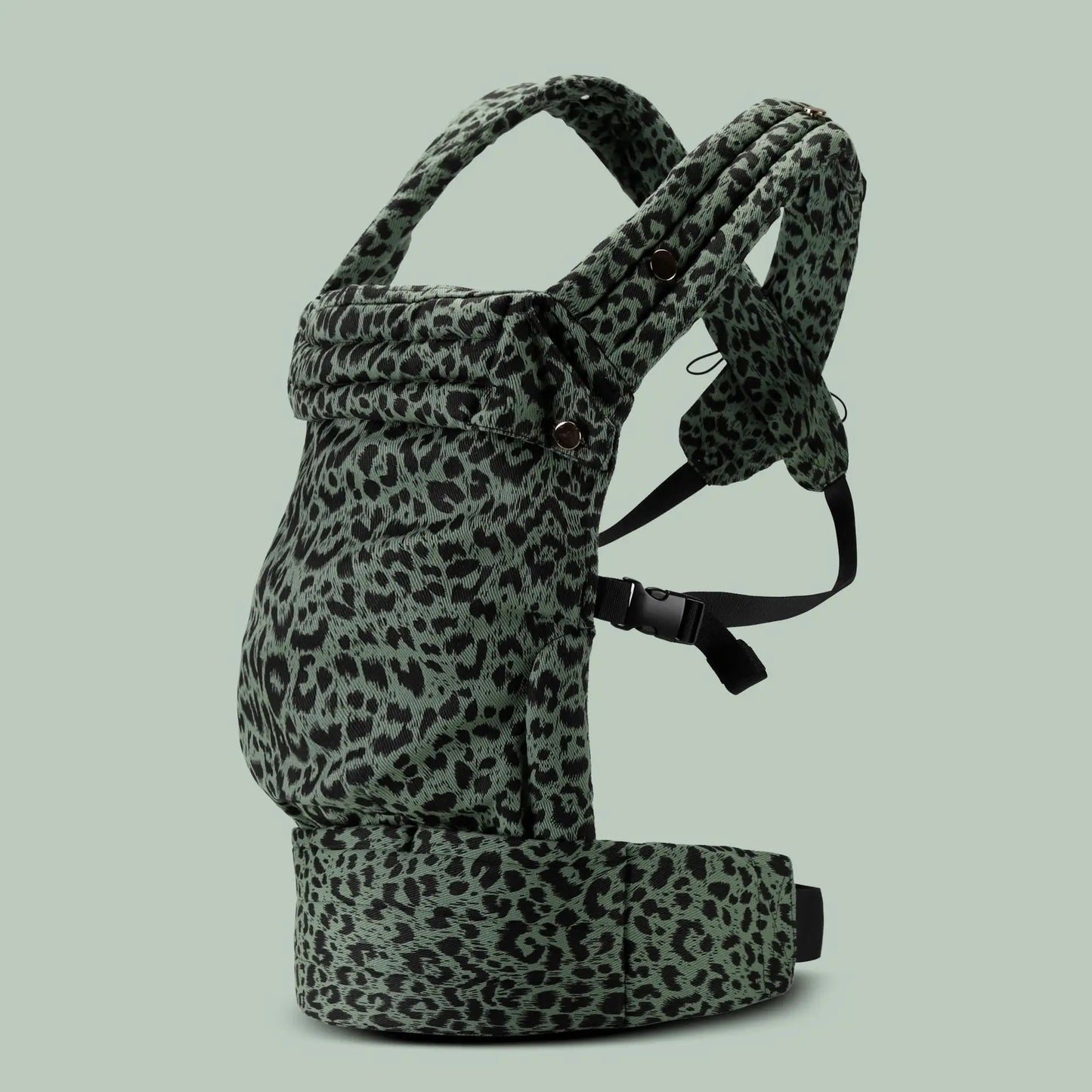 Babytrage Kleinkindtrage ergonomisch aus Baumwolle in grün Leopard