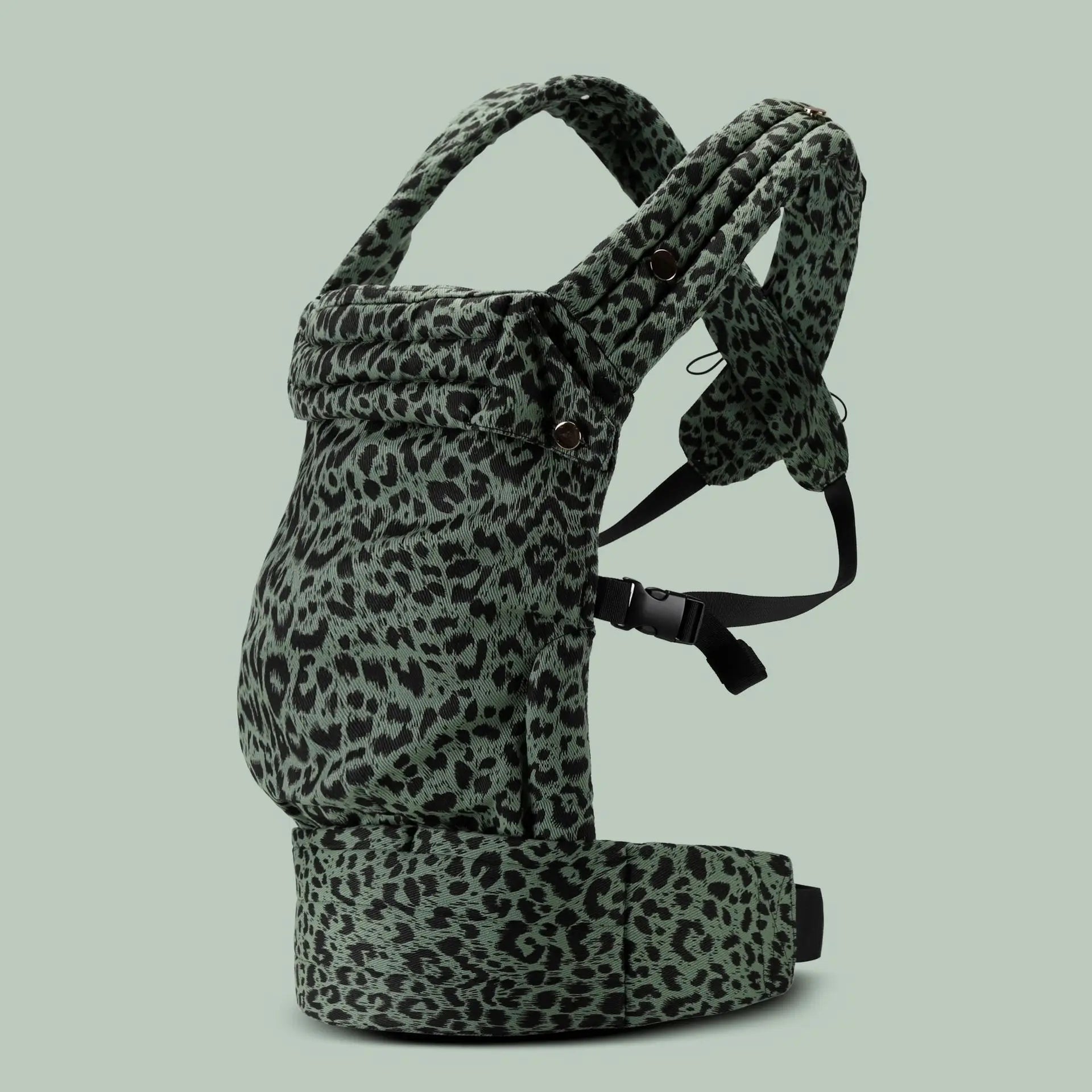Babytrage Kleinkindtrage ergonomisch aus Baumwolle in grün Leopard