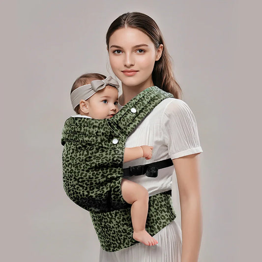 Babytrage Kleinkindtrage ergonomisch aus Baumwolle in grün Leopard